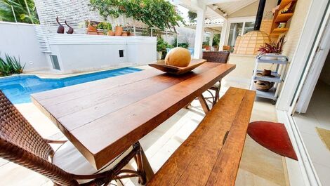 Uma casa incrível a 30 metros do FISHBONE em Geribá com piscina