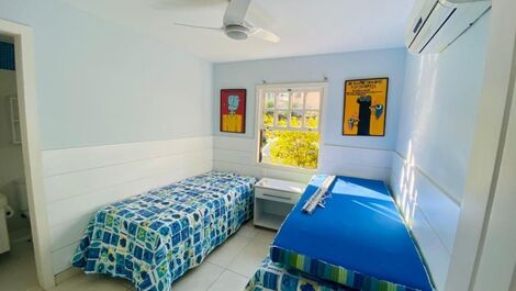 Hermosa casa que consta de cuatro suites, en un condominio