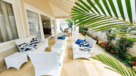 Uma casa incrível a 30 metros do FISHBONE em Geribá com piscina