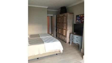 Hermosa casa, vista al mar con cuatro suites en un condominio seguro...