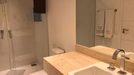 Hermosa casa, vista al mar con cuatro suites en un condominio seguro...