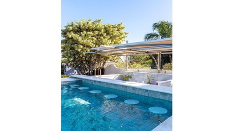 Beautiful house with 6 suites, in a condominium in front of the sea, in Geribá