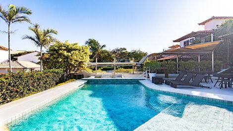 Beautiful house with 6 suites, in a condominium in front of the sea, in Geribá