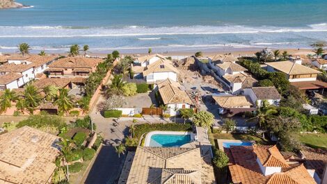 Beautiful house with 6 suites, in a condominium in front of the sea, in Geribá