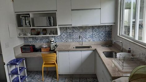 Linda casa em condomínio, em Manguinhos, com 4 quartos