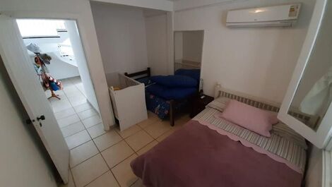 Linda casa em condomínio, em Manguinhos, com 4 quartos