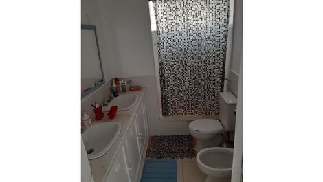 Linda casa em condomínio, em Manguinhos, com 4 quartos