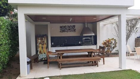 Linda casa em condomínio, em Manguinhos, com 4 quartos