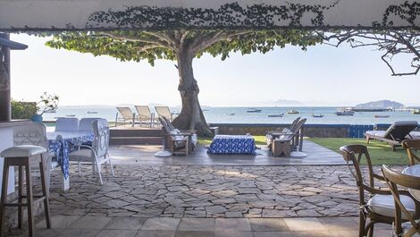 Hermosa casa con seis suites, frente al mar, con las más bellas...