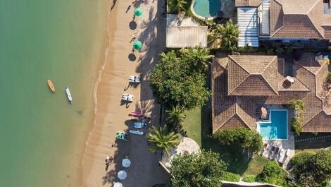 Hermosa casa con cinco suites frente a la playa de Ferradura
