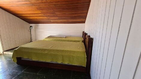 House in Manguinhos, close to the sailing club, with a large leisure area