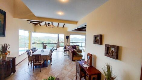 Excellent House at the top of Ferradura, with 4 suites and an incredible view