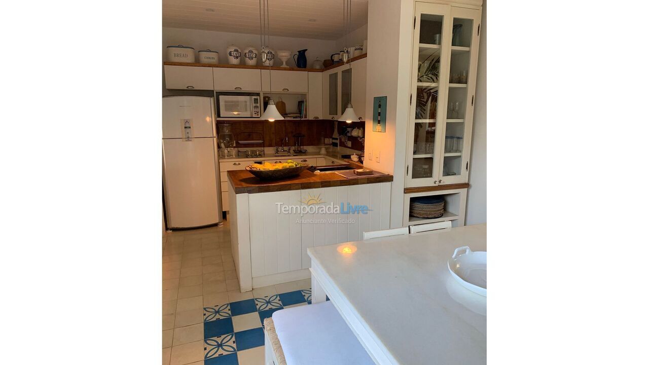 Casa para aluguel de temporada em Armação dos Búzios (Praia Rasa)