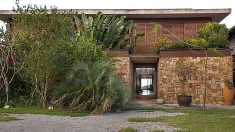 Hermosa casa con siete suites, vista panorámica de la playa.