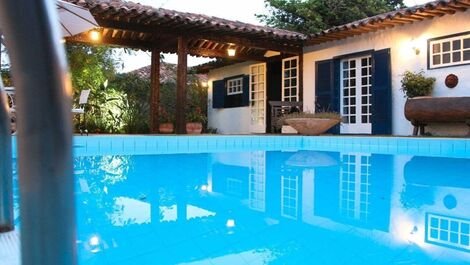 Beautiful house with five bedrooms, right on the sand of Praia Rasa