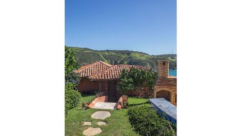 Linda casa, no costão da Ferradura, com vista espetacular