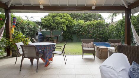 Beautiful house with four suites in Condominium