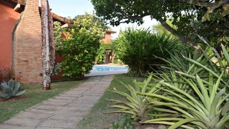 Linda casa com cinco suítes, de frente para o mar