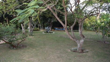 Linda casa com cinco suítes, de frente para o mar
