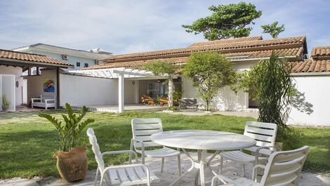 Beautiful house with five suites, right on the sand of Praia Rasa