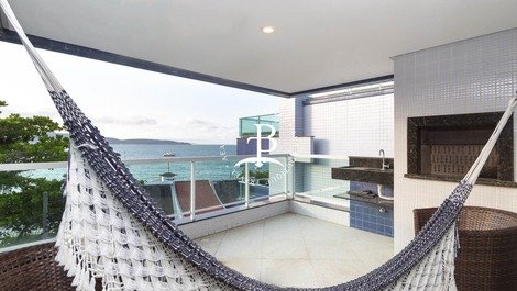 Top Coverage! Steps from the sea with private pool- Bombinhas