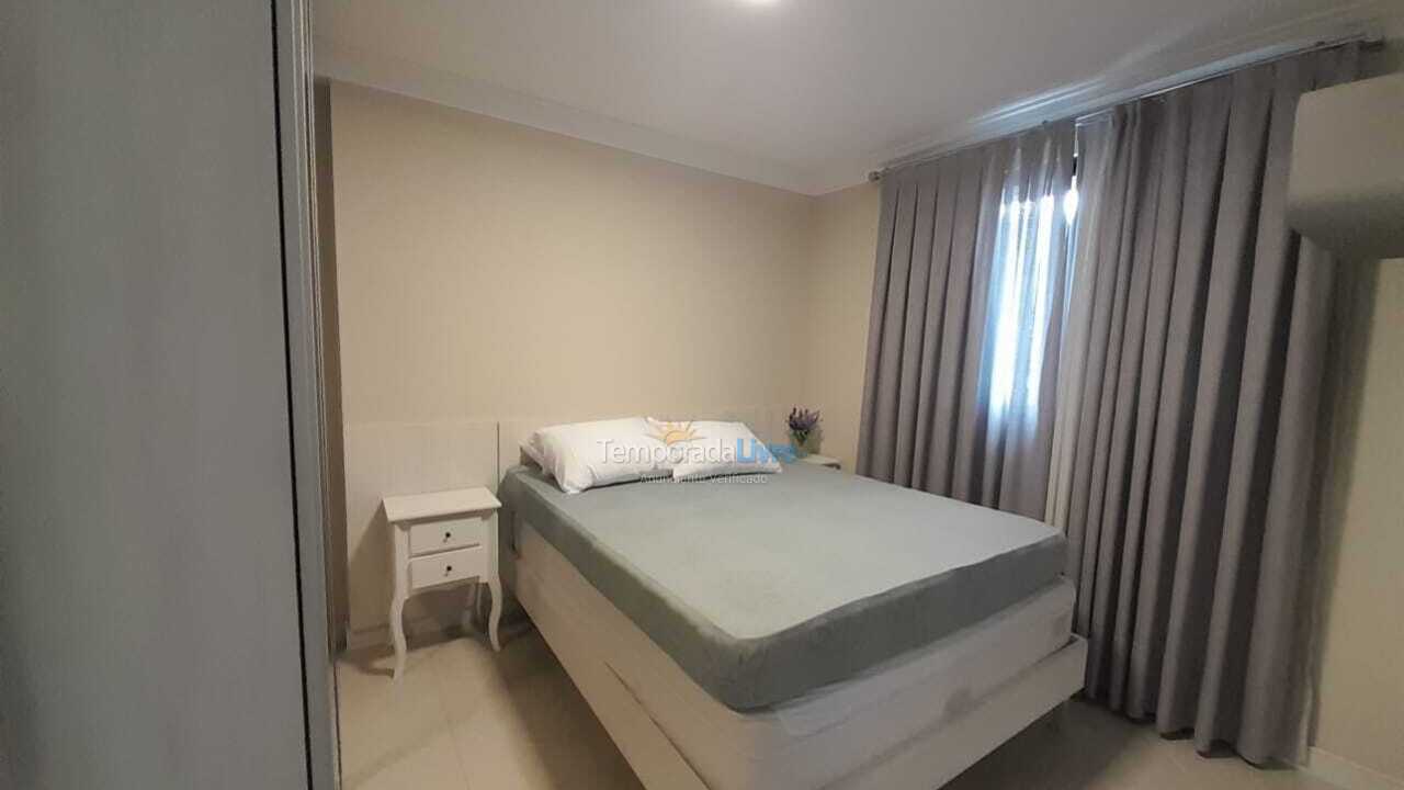 Apartamento para aluguel de temporada em Itapema (Meia Praia)