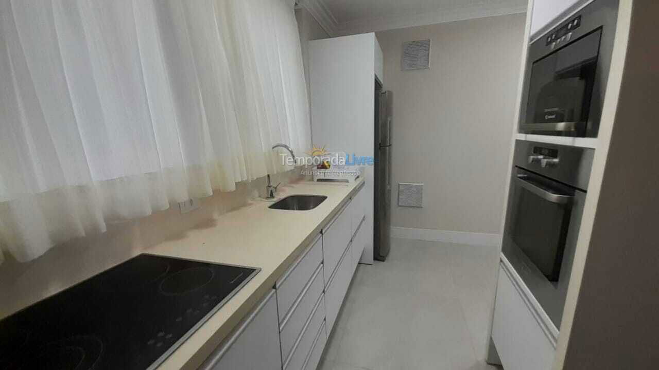 Apartamento para aluguel de temporada em Itapema (Meia Praia)