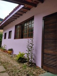 House in a closed condominium five minutes from the center of Ubatuba.