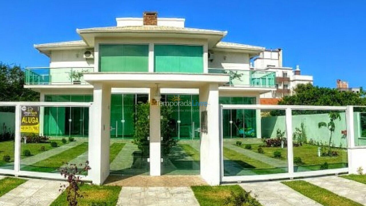 Casa para aluguel de temporada em Governador Celso Ramos (Praia de Palmas)