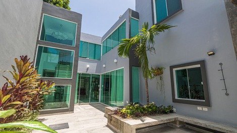 MODERN MANSION WITH STUDIO AND CENTRAL ACADEMY BARRA