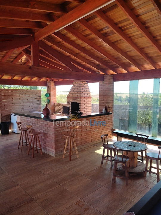Casa para aluguel de temporada em Severínia (Estância Lucarelli Próximo à Olímpia Sp)