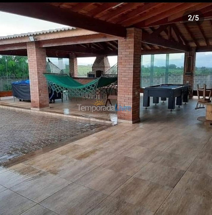 Casa para aluguel de temporada em Severínia (Estância Lucarelli Próximo à Olímpia Sp)