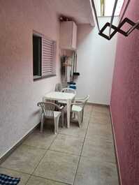 Área da churrasqueira do apartamento 