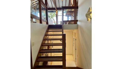 Cinematographic House Overlooking the Sea and Surrounded by Forest...