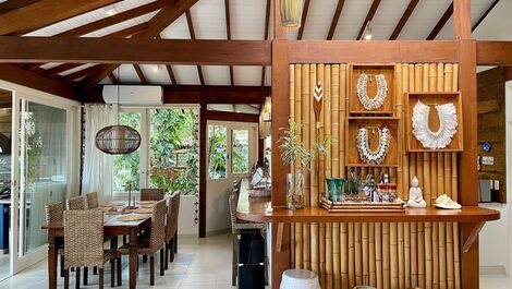 Cinematographic House Overlooking the Sea and Surrounded by Forest...