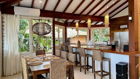 Cinematographic House Overlooking the Sea and Surrounded by Forest...