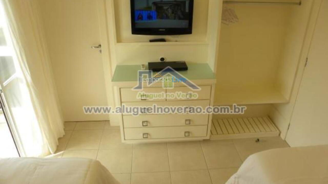 Apartamento para aluguel de temporada em Florianópolis (Praia Brava)