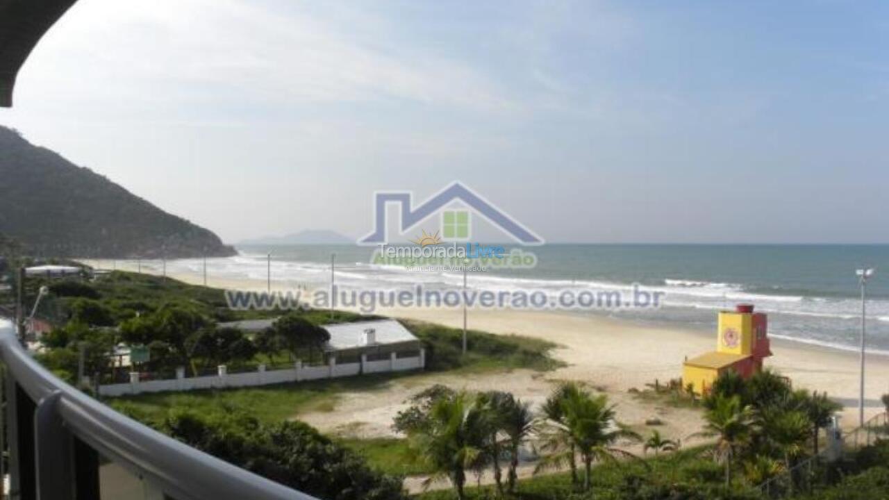 Apartamento para aluguel de temporada em Florianópolis (Praia Brava)