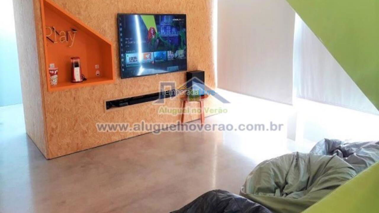 Apartamento para aluguel de temporada em Florianópolis (Praia Brava)