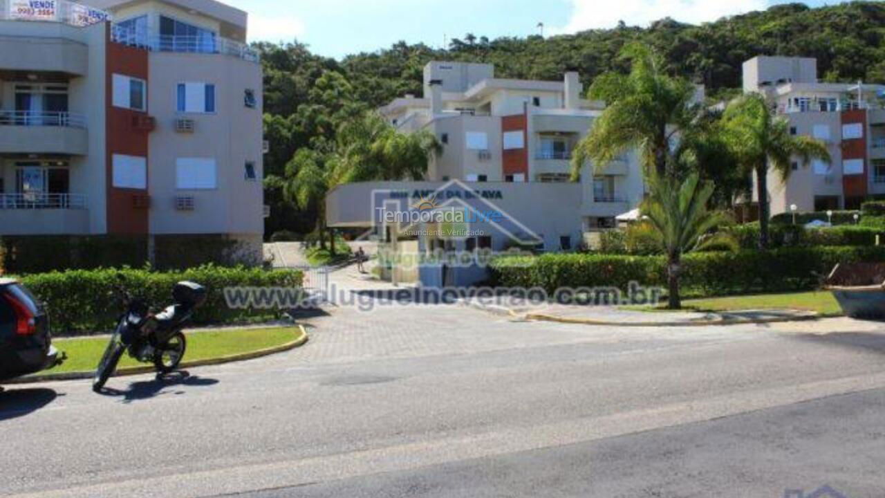 Apartamento para aluguel de temporada em Florianópolis (Praia Brava)