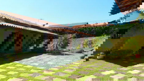 Panorâmica da frente do imóvel