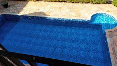 Vista panorâmica da piscina