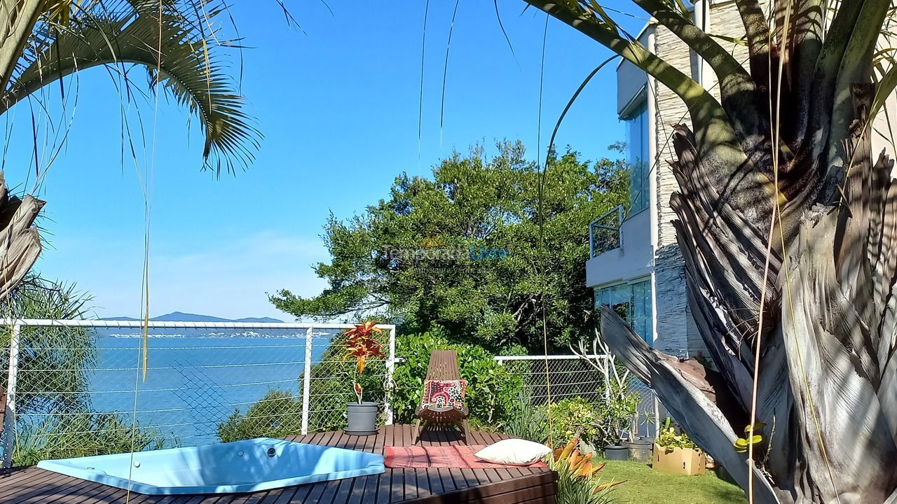 Casa para aluguel de temporada em Governador Celso Ramos (Armação da Piedade)