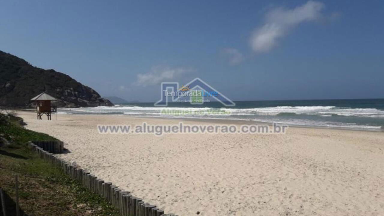 Apartamento para aluguel de temporada em Florianópolis (Praia Brava)