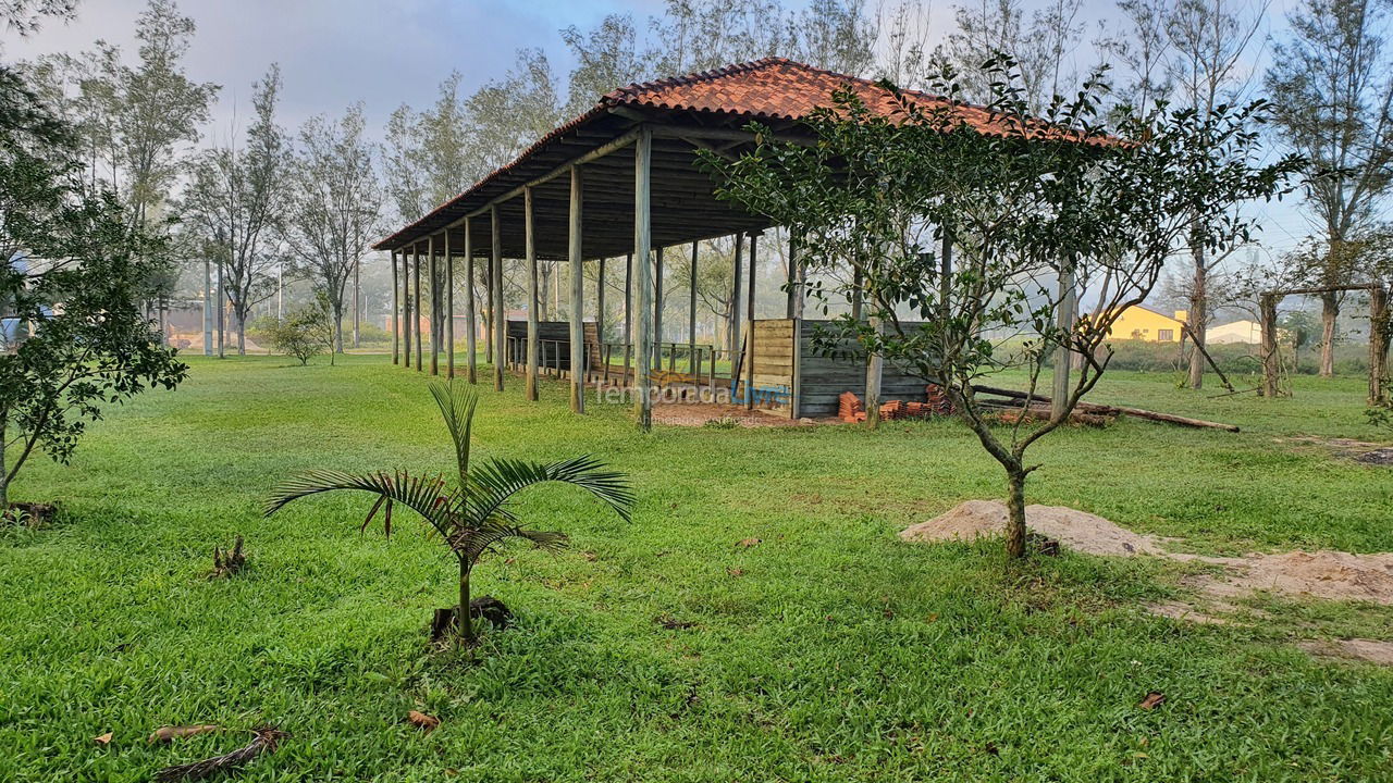 Apartamento para alquiler de vacaciones em Balneário Gaivota (Praia Lagoa Cortada)