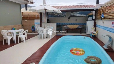 6 bedroom house with pool Barbecue Pool Table and Foosball