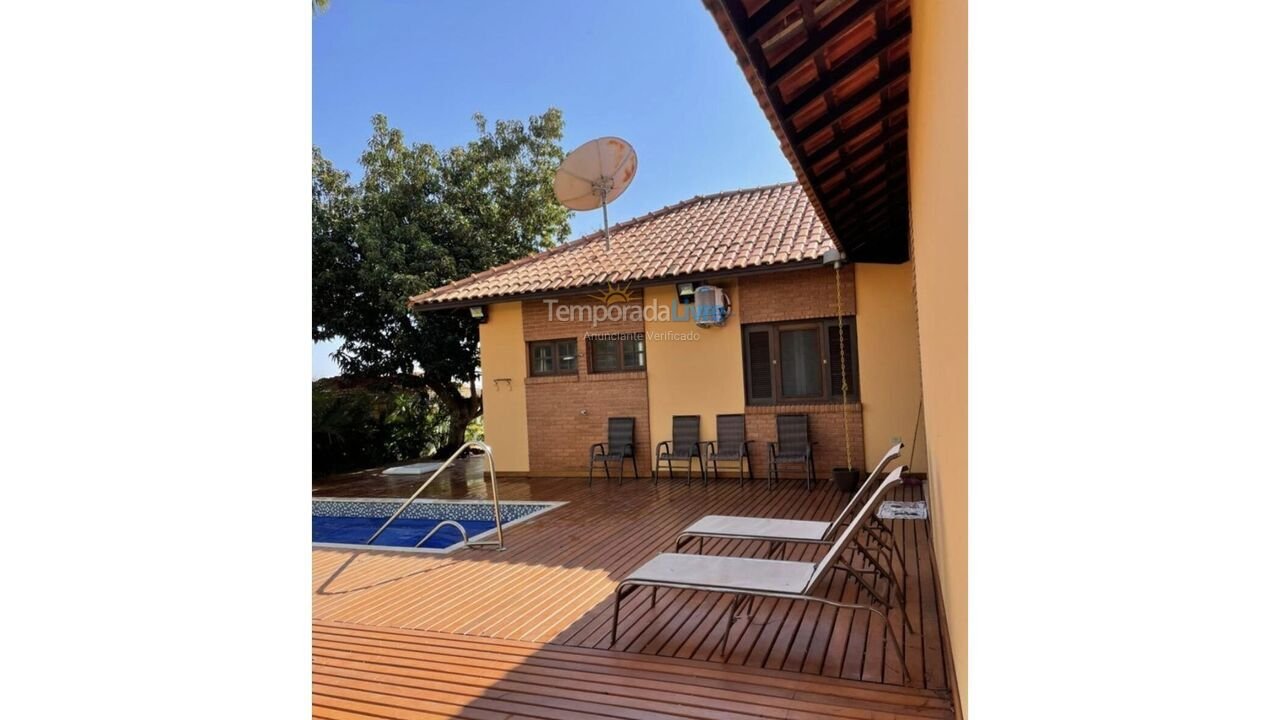 Casa para aluguel de temporada em Paranapanema (Condomínio Riviera Santa Cristina Setor Marina)
