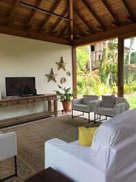 Beautiful house, Itamambuca Condominium, beach side.