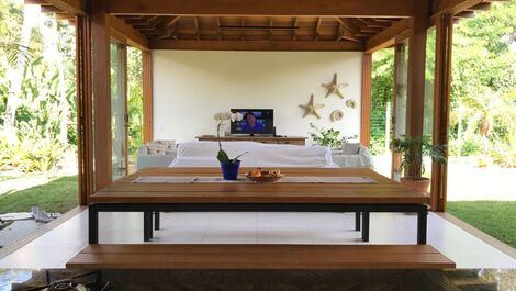 Beautiful house, Itamambuca Condominium, beach side.