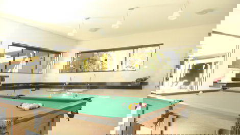 House in a gated community, security, swimming pool, WiFi and air conditioning